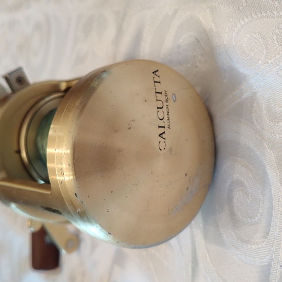 Shimano Calcutta 700 - Picture 3 of 4